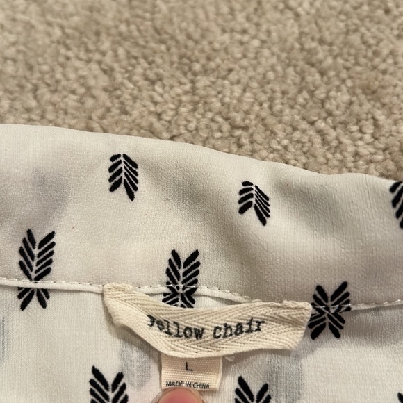 BÖHME Yellow Chair Button Up Cap Sleeve Blouse - Picture 3 of 3